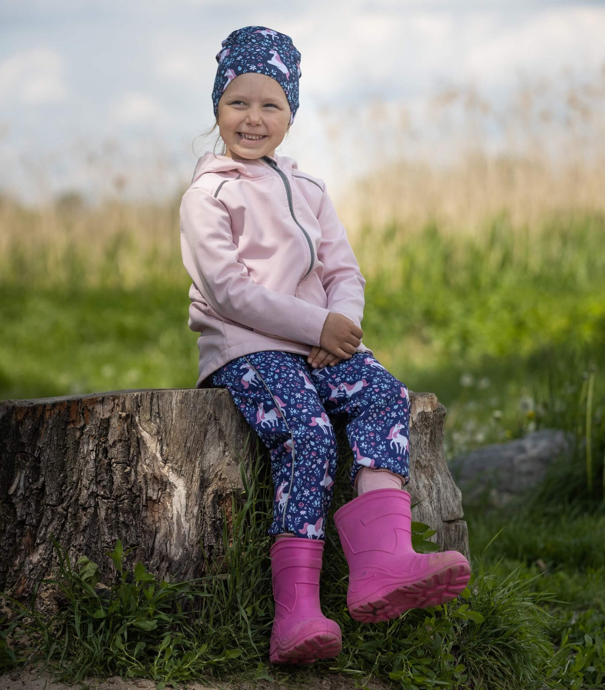 Spodnie softshell dziecięce - jednorożce na łące (dostępne od ręki)