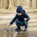 Spodnie softshell dla dziecka we wzór liści